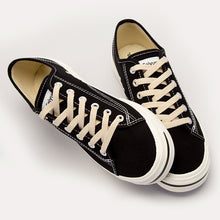 Load image into Gallery viewer, Low-top Canvas Sneaker - White/Black/Red